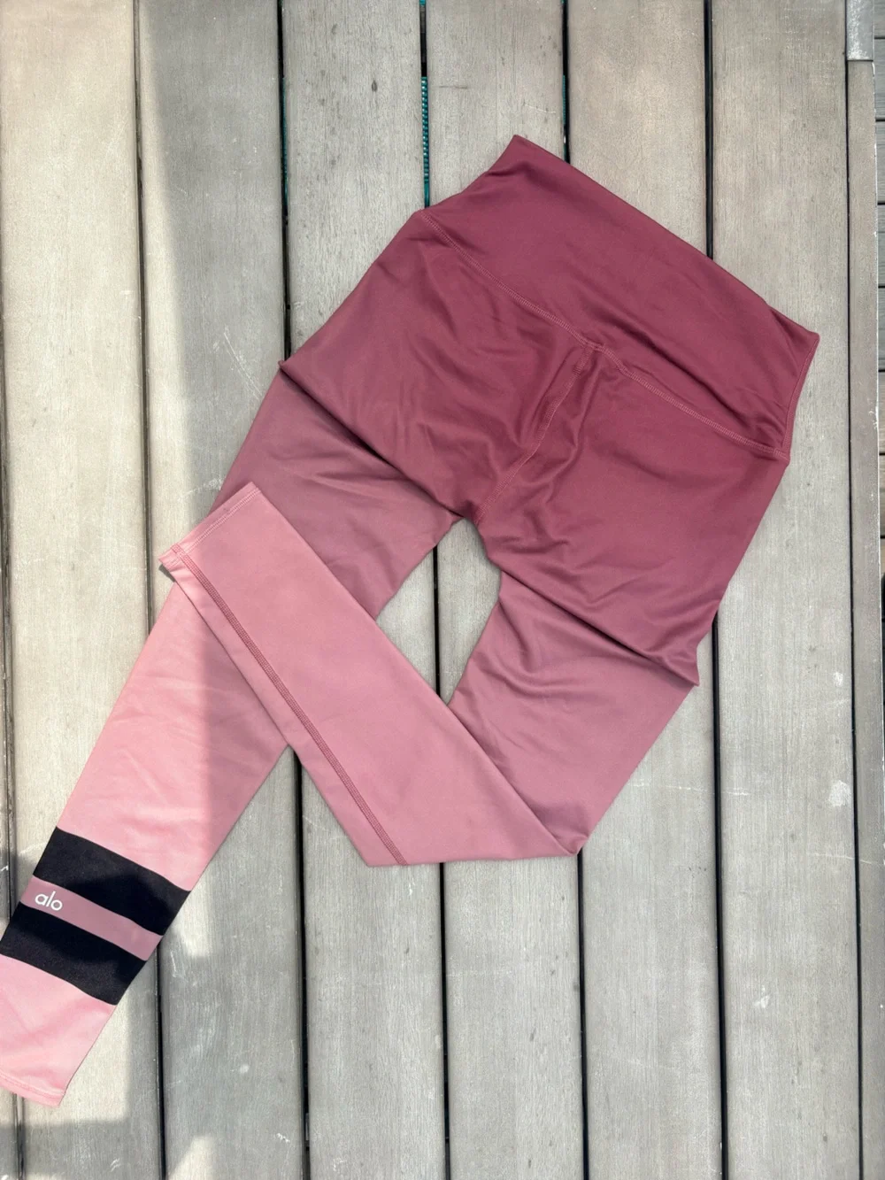 ALO Yoga High-Waist Airbrush Leggings in mauve gradient